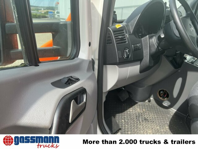 Mercedes-Benz Sprinter 516 CDI 4x2, Rettungswagen, Bi-Xenon - Gesloten bestelwagen: afbeelding 4 Mercedes-Benz Sprinter 516 CDI 4x2, Rettungswagen, Bi-Xenon - Gesloten bestelwagen: afbeelding 4