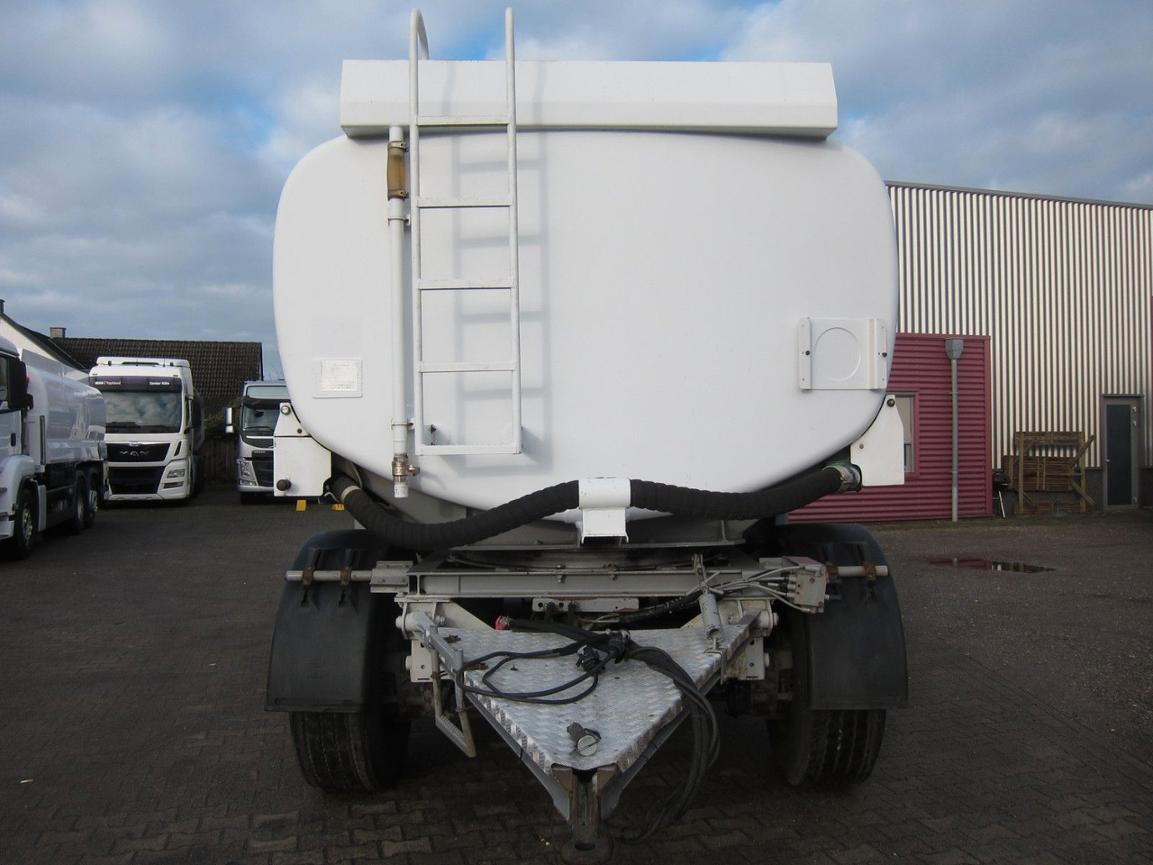 Lindner & Fischer 18400ltr 3 Kammern Oben-Unten - Tank aanhanger: afbeelding 2 Lindner & Fischer 18400ltr 3 Kammern Oben-Unten - Tank aanhanger: afbeelding 2