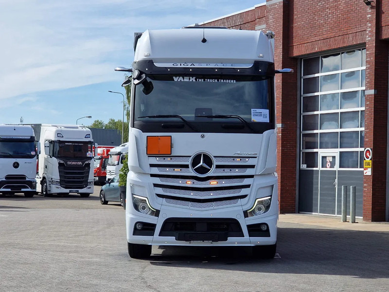 Mercedes-Benz Actros 2545 6x2*4 - Box with sidedoors - Loadlift - Steering axle - Full air - Camera - Bakwagen: afbeelding 2 Mercedes-Benz Actros 2545 6x2*4 - Box with sidedoors - Loadlift - Steering axle - Full air - Camera - Bakwagen: afbeelding 2