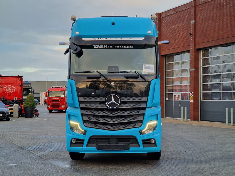 Mercedes-Benz Actros 2553 6x2 - BDF - Retarder - 4.90 WB - Full air + Fliegl trailer 2017 - Containertransporter/ Wissellaadbak vrachtwagen: afbeelding 2 Mercedes-Benz Actros 2553 6x2 - BDF - Retarder - 4.90 WB - Full air + Fliegl trailer 2017 - Containertransporter/ Wissellaadbak vrachtwagen: afbeelding 2