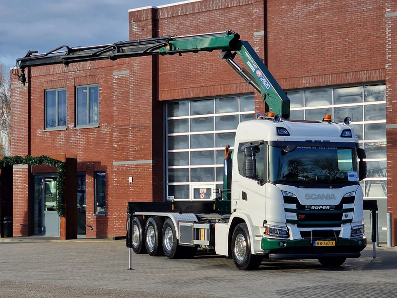 Scania G500 XT 8x4*4 - HMF 2820K Crane - AJK 20T Hooklift - Retarder - Full air - Like new - Kraanwagen: afbeelding 1 Scania G500 XT 8x4*4 - HMF 2820K Crane - AJK 20T Hooklift - Retarder - Full air - Like new - Kraanwagen: afbeelding 1