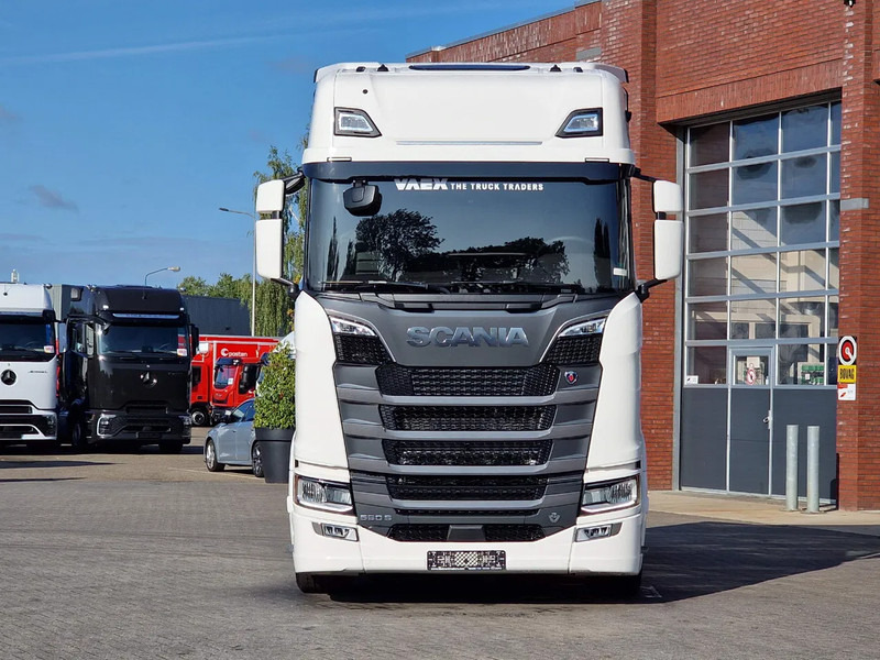 Scania 590S V8 NGS Highline 4x2 - New - Facelift - Full spec - Retarder - Leather - Full air - Trekker: afbeelding 2 Scania 590S V8 NGS Highline 4x2 - New - Facelift - Full spec - Retarder - Leather - Full air - Trekker: afbeelding 2