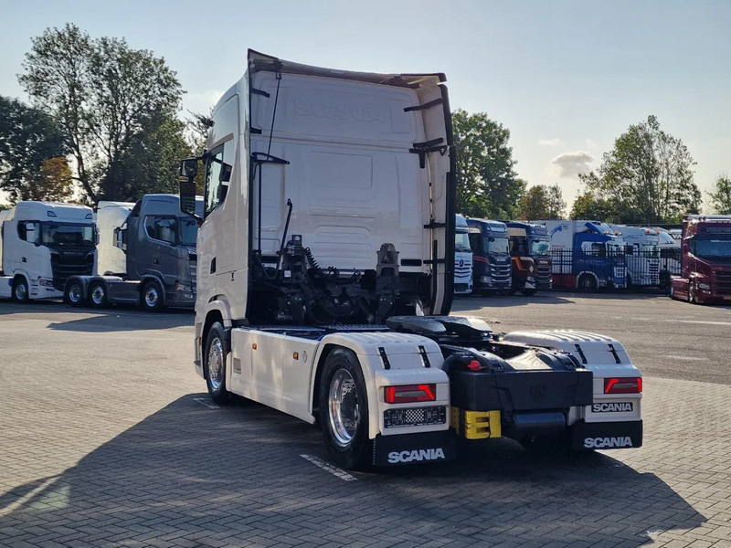 Scania 590S V8 NGS Highline 4x2 - New - Facelift - Full spec - Retarder - Leather - Full air - Trekker: afbeelding 5 Scania 590S V8 NGS Highline 4x2 - New - Facelift - Full spec - Retarder - Leather - Full air - Trekker: afbeelding 5