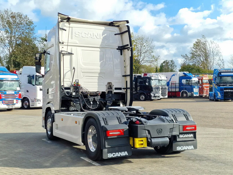 Scania 590S V8 NGS Highline 4x2 - New - Retarder - Leather - Alloy wheels Led - Navi - NEW! - Trekker: afbeelding 5 Scania 590S V8 NGS Highline 4x2 - New - Retarder - Leather - Alloy wheels Led - Navi - NEW! - Trekker: afbeelding 5