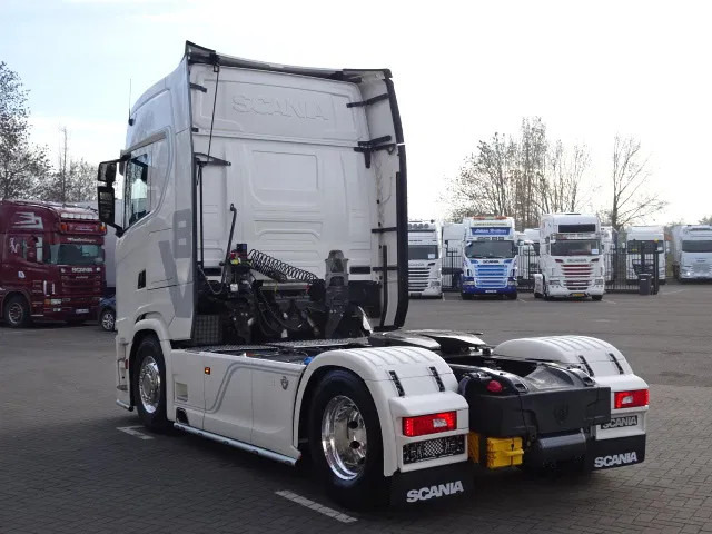 Scania 590S V8 NGS Highline 4x2 - New - Retarder - Leather - Alloy wheels Led - Navi - NEW! - Trekker: afbeelding 5 Scania 590S V8 NGS Highline 4x2 - New - Retarder - Leather - Alloy wheels Led - Navi - NEW! - Trekker: afbeelding 5