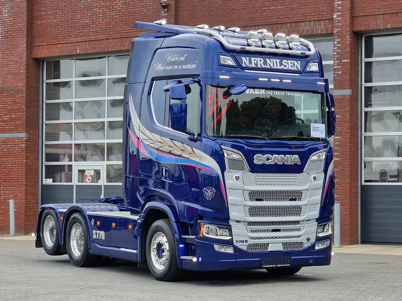 Scania 770S V8 NGS Highline 6x2 - Show truck - Special paint - Custom interior - Retarder - Full air - Night clima - Trekker: afbeelding 1 Scania 770S V8 NGS Highline 6x2 - Show truck - Special paint - Custom interior - Retarder - Full air - Night clima - Trekker: afbeelding 1