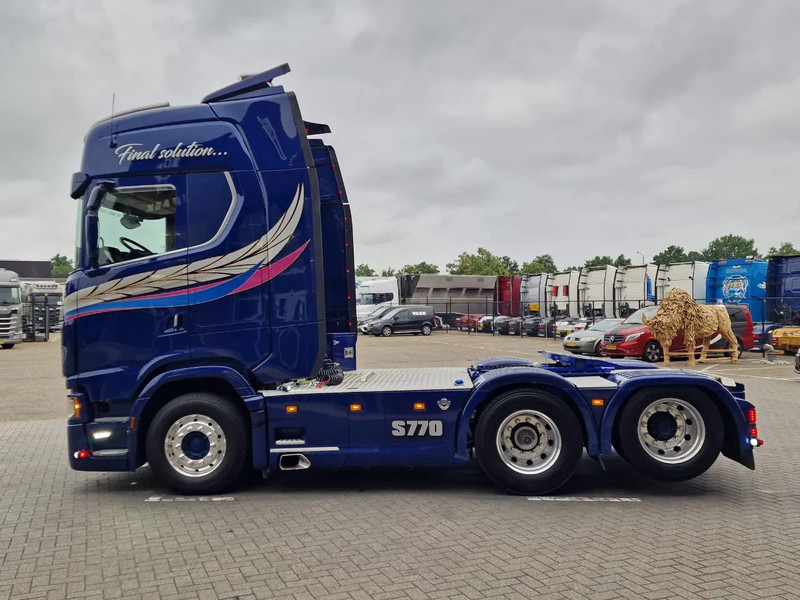 Scania 770S V8 NGS Highline 6x2 - Show truck - Special paint - Custom interior - Retarder - Full air - Night clima - Trekker: afbeelding 4 Scania 770S V8 NGS Highline 6x2 - Show truck - Special paint - Custom interior - Retarder - Full air - Night clima - Trekker: afbeelding 4