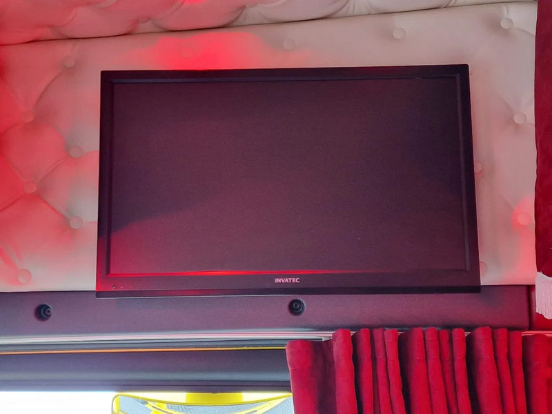 Trekker Scania R450 Highline 6x2 - Manual gearbox - PTO/Hydraulic - Custom interior - Full air - Euro 6: afbeelding 18 Trekker Scania R450 Highline 6x2 - Manual gearbox - PTO/Hydraulic - Custom interior - Full air - Euro 6: afbeelding 18