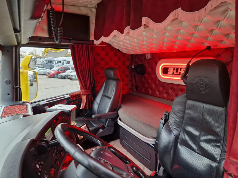 Trekker Scania R450 Highline 6x2 - Manual gearbox - PTO/Hydraulic - Custom interior - Full air - Euro 6: afbeelding 10 Trekker Scania R450 Highline 6x2 - Manual gearbox - PTO/Hydraulic - Custom interior - Full air - Euro 6: afbeelding 10