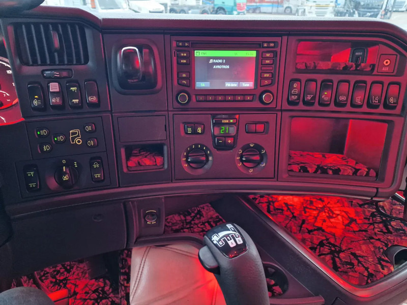 Trekker Scania R450 Highline 6x2 - Manual gearbox - PTO/Hydraulic - Custom interior - Full air - Euro 6: afbeelding 16 Trekker Scania R450 Highline 6x2 - Manual gearbox - PTO/Hydraulic - Custom interior - Full air - Euro 6: afbeelding 16