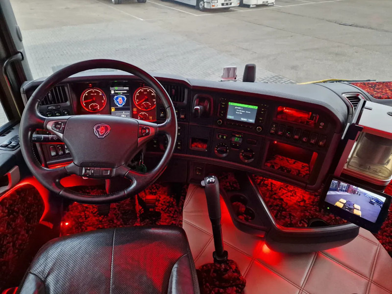 Trekker Scania R450 Highline 6x2 - Manual gearbox - PTO/Hydraulic - Custom interior - Full air - Euro 6: afbeelding 11 Trekker Scania R450 Highline 6x2 - Manual gearbox - PTO/Hydraulic - Custom interior - Full air - Euro 6: afbeelding 11