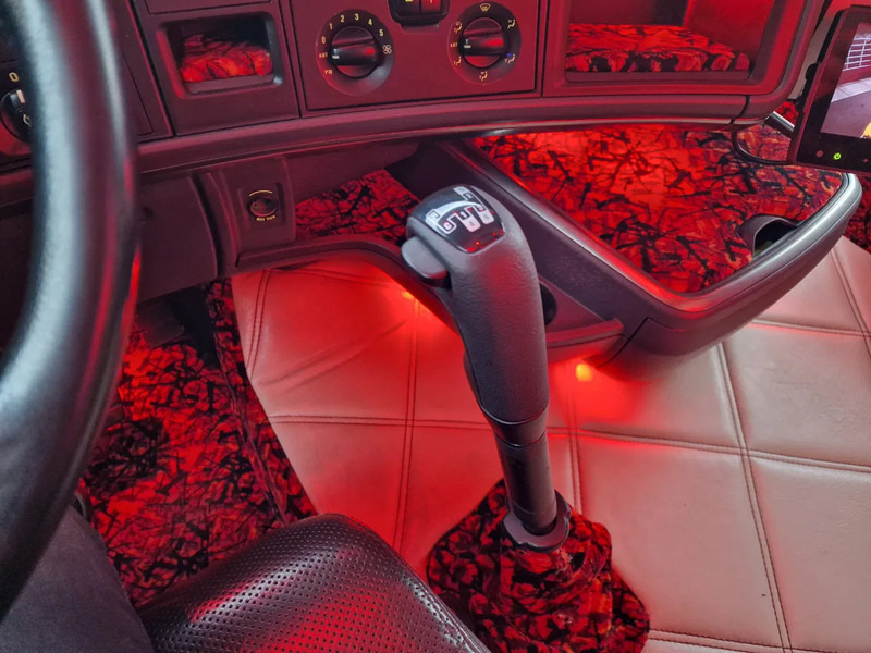 Trekker Scania R450 Highline 6x2 - Manual gearbox - PTO/Hydraulic - Custom interior - Full air - Euro 6: afbeelding 15 Trekker Scania R450 Highline 6x2 - Manual gearbox - PTO/Hydraulic - Custom interior - Full air - Euro 6: afbeelding 15