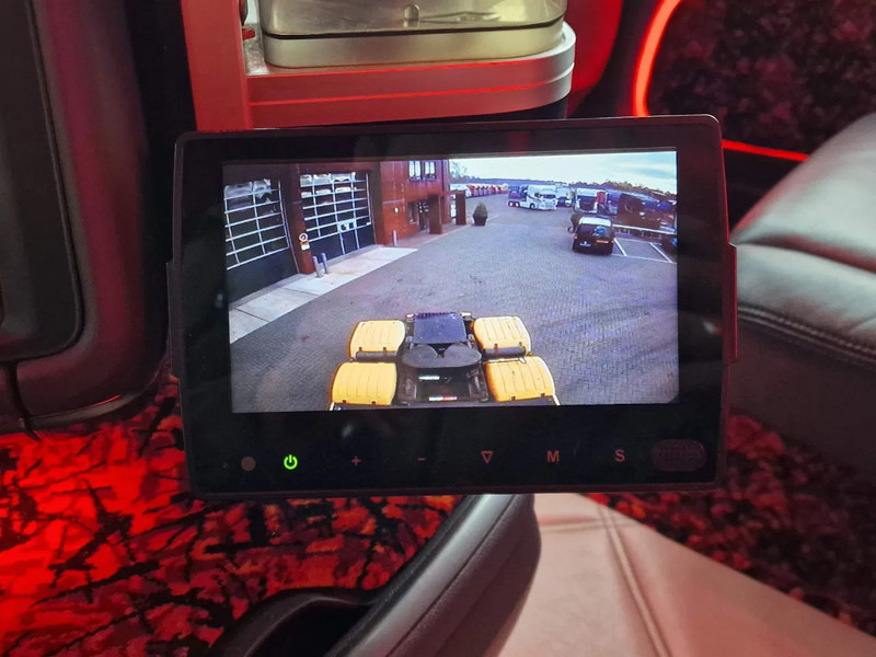 Trekker Scania R450 Highline 6x2 - Manual gearbox - PTO/Hydraulic - Custom interior - Full air - Euro 6: afbeelding 20 Trekker Scania R450 Highline 6x2 - Manual gearbox - PTO/Hydraulic - Custom interior - Full air - Euro 6: afbeelding 20