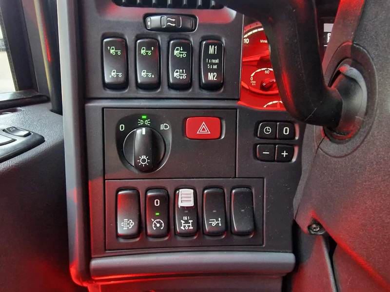 Trekker Scania R450 Highline 6x2 - Manual gearbox - PTO/Hydraulic - Custom interior - Full air - Euro 6: afbeelding 17 Trekker Scania R450 Highline 6x2 - Manual gearbox - PTO/Hydraulic - Custom interior - Full air - Euro 6: afbeelding 17