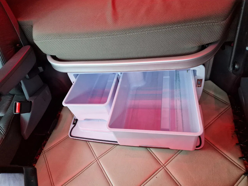 Trekker Scania R450 Highline 6x2 - Manual gearbox - PTO/Hydraulic - Custom interior - Full air - Euro 6: afbeelding 19 Trekker Scania R450 Highline 6x2 - Manual gearbox - PTO/Hydraulic - Custom interior - Full air - Euro 6: afbeelding 19