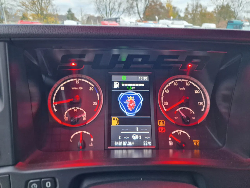 Trekker Scania R450 Highline 6x2 - Manual gearbox - PTO/Hydraulic - Custom interior - Full air - Euro 6: afbeelding 13 Trekker Scania R450 Highline 6x2 - Manual gearbox - PTO/Hydraulic - Custom interior - Full air - Euro 6: afbeelding 13
