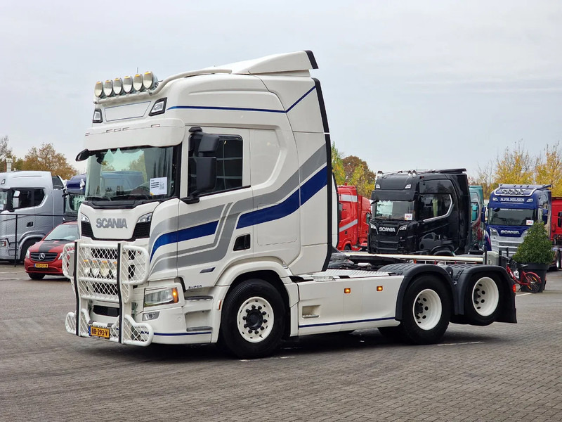 Scania R560 Highline 6x2 - BUFFL - Retarder - Full air - 3.15 WB - Leather - Trekker: afbeelding 3 Scania R560 Highline 6x2 - BUFFL - Retarder - Full air - 3.15 WB - Leather - Trekker: afbeelding 3