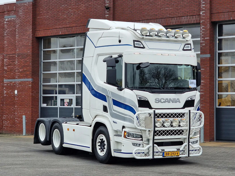 Scania R560 Highline 6x2 - BUFFL - Retarder - Full air - 3.15 WB - Leather - Trekker: afbeelding 1 Scania R560 Highline 6x2 - BUFFL - Retarder - Full air - 3.15 WB - Leather - Trekker: afbeelding 1