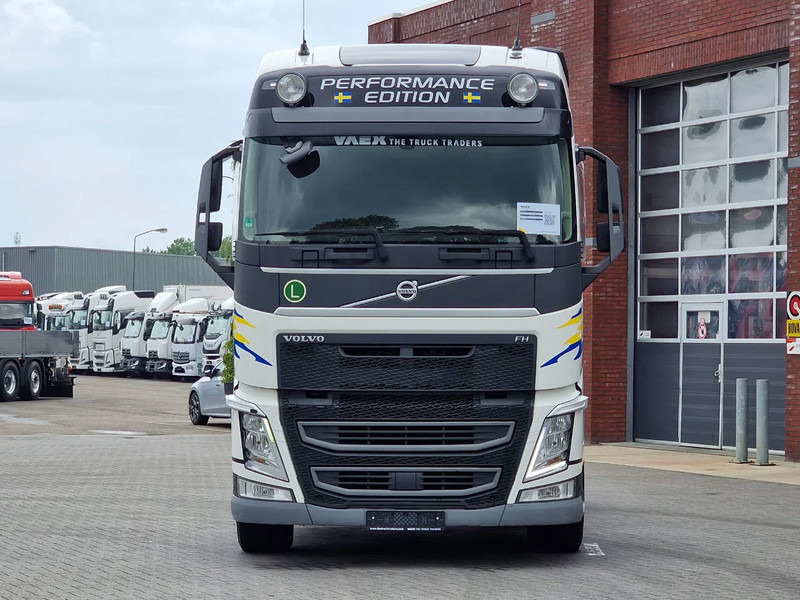 Volvo FH 13.500 Globetrotter 4x2 - I parkcool - Full air - Low KM 347Tkm - Fridge - Trekker: afbeelding 3 Volvo FH 13.500 Globetrotter 4x2 - I parkcool - Full air - Low KM 347Tkm - Fridge - Trekker: afbeelding 3