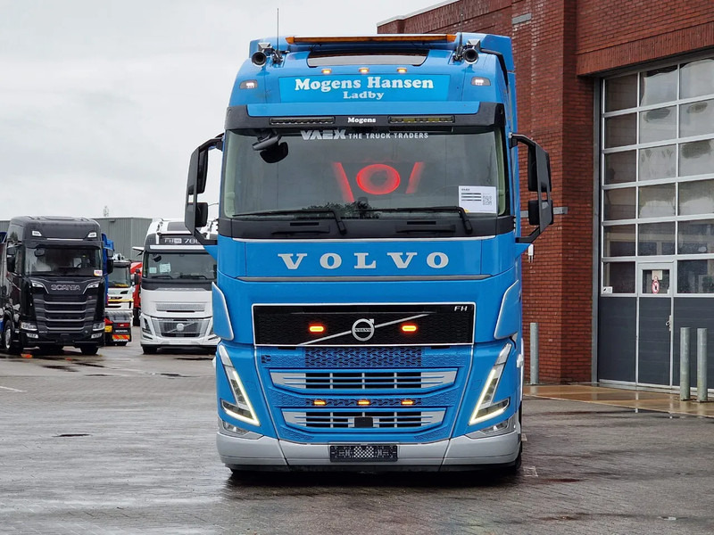 Volvo FH 13.500 Globetrotter 6x2 - I Save - PTO/hydraulics - Full air - Custom interior - Trekker: afbeelding 2 Volvo FH 13.500 Globetrotter 6x2 - I Save - PTO/hydraulics - Full air - Custom interior - Trekker: afbeelding 2