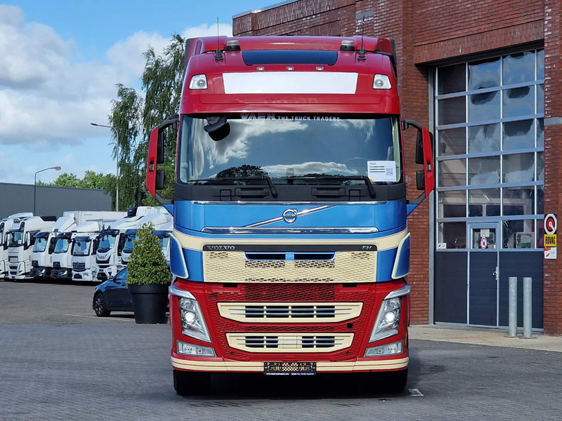 Volvo FH 13.500 Globetrotter 6x2 - PTO/Hydraulic - Full air - 3.20 WB - Navi - Trekker: afbeelding 2 Volvo FH 13.500 Globetrotter 6x2 - PTO/Hydraulic - Full air - 3.20 WB - Navi - Trekker: afbeelding 2