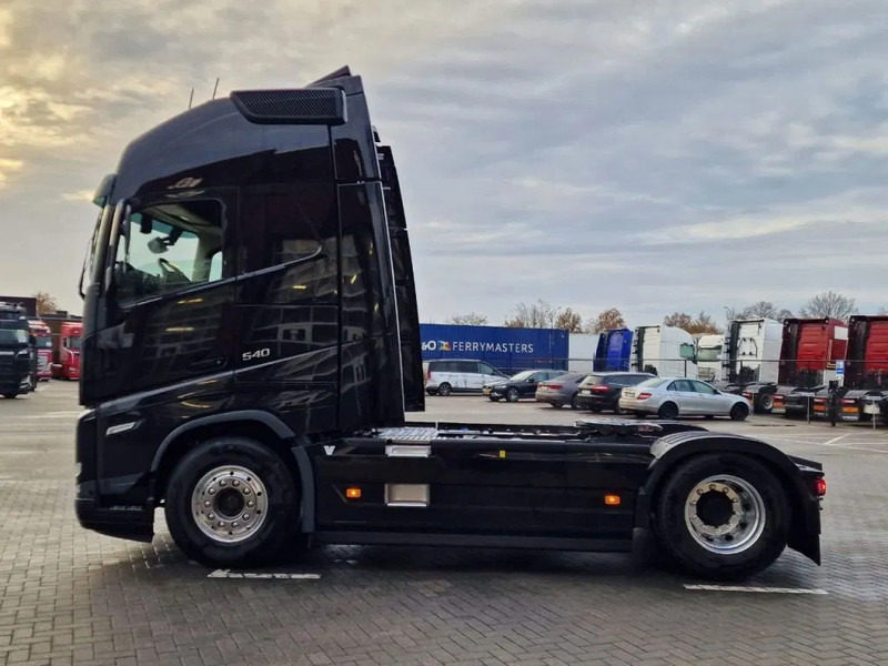 Volvo FH 13.500 Globetrotter XL 4x2 - NEW - Full spec - I parkcool - Full air - - Trekker: afbeelding 3 Volvo FH 13.500 Globetrotter XL 4x2 - NEW - Full spec - I parkcool - Full air - - Trekker: afbeelding 3