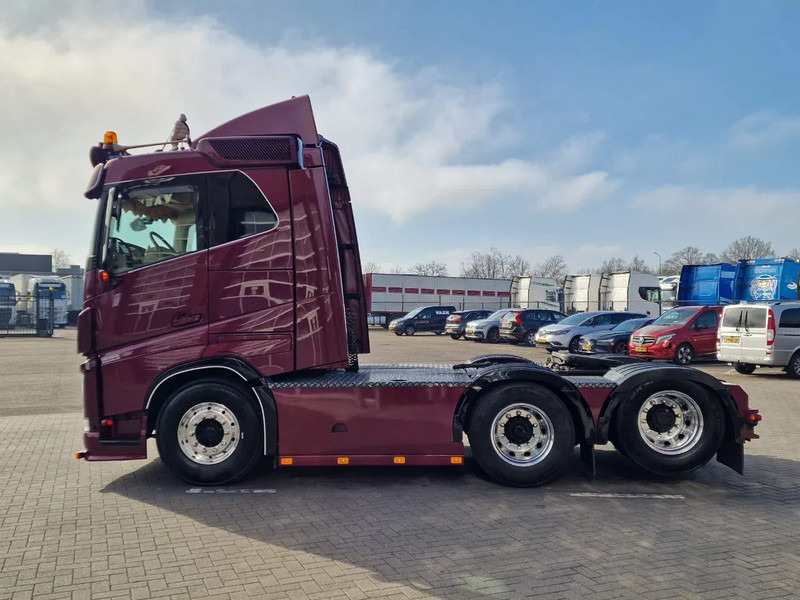 Volvo FH 13.540 Lowroof 6x2 - Show truck - Custom interior - Full air suspension - I parkcool - VEB+ - Trekker: afbeelding 4 Volvo FH 13.540 Lowroof 6x2 - Show truck - Custom interior - Full air suspension - I parkcool - VEB+ - Trekker: afbeelding 4