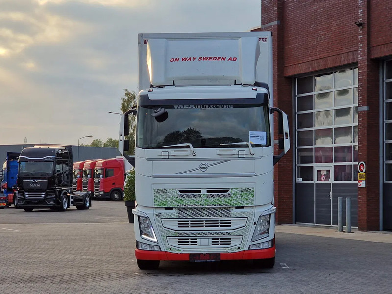 Volvo FH 13.460 lowroof 6x2 - Box with Sidedoors - 480 WB - Full air - Bakwagen: afbeelding 2 Volvo FH 13.460 lowroof 6x2 - Box with Sidedoors - 480 WB - Full air - Bakwagen: afbeelding 2
