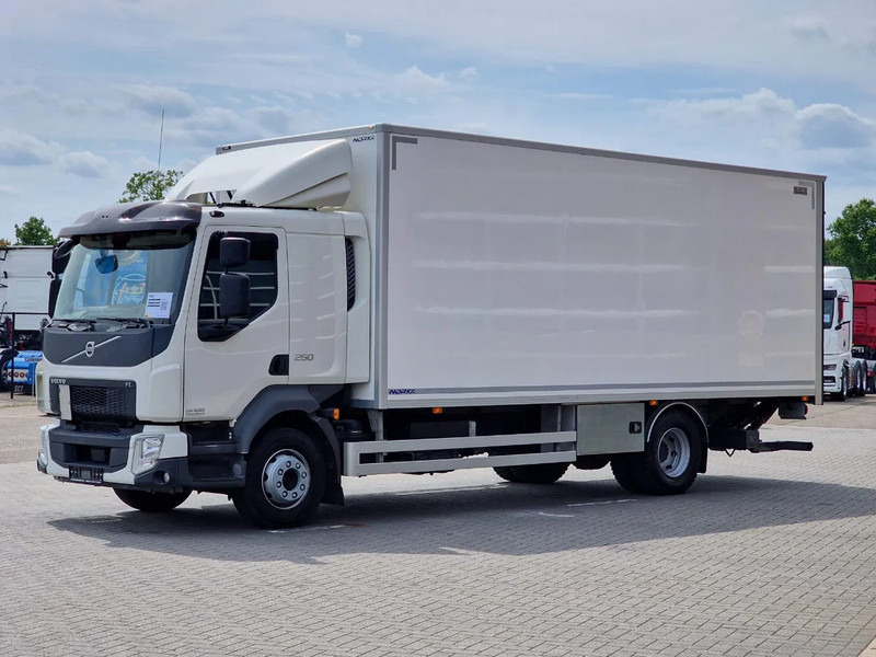 Volvo FL 250 Closed box - Loadlift - Automatic gearbox - Camera - Bakwagen: afbeelding 3 Volvo FL 250 Closed box - Loadlift - Automatic gearbox - Camera - Bakwagen: afbeelding 3