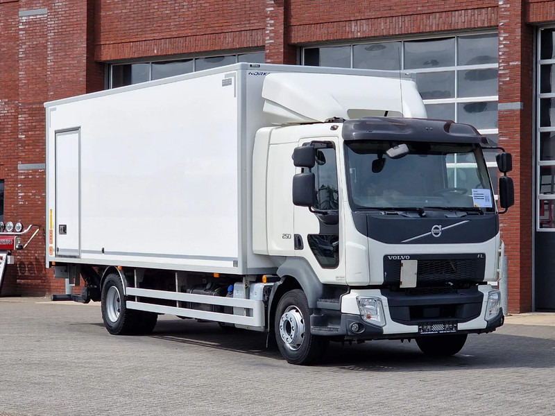 Volvo FL 250 Closed box - Loadlift - Automatic gearbox - Camera - Bakwagen: afbeelding 1 Volvo FL 250 Closed box - Loadlift - Automatic gearbox - Camera - Bakwagen: afbeelding 1