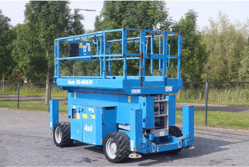 Genie GS-4069 RT | DIESEL | 14 METER - Schaarlift: afbeelding 2 Genie GS-4069 RT | DIESEL | 14 METER - Schaarlift: afbeelding 2