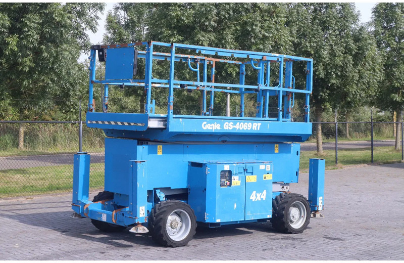 Genie GS-4069 RT | DIESEL | 14 METER - Schaarlift: afbeelding 3 Genie GS-4069 RT | DIESEL | 14 METER - Schaarlift: afbeelding 3
