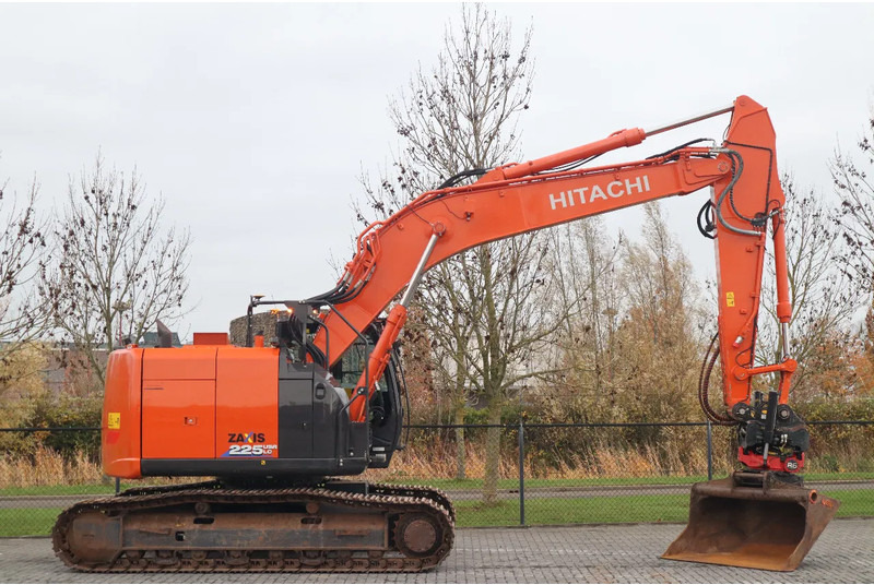Hitachi ZX225 USRLC-6 | ROTOTILT | 3X BUCKET | TOPCON 3D MC GPS - Rupsgraafmachine: afbeelding 4 Hitachi ZX225 USRLC-6 | ROTOTILT | 3X BUCKET | TOPCON 3D MC GPS - Rupsgraafmachine: afbeelding 4