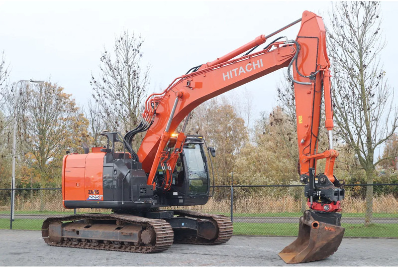 Hitachi ZX225 USRLC-6 | ROTOTILT | 3X BUCKET | TOPCON 3D MC GPS - Rupsgraafmachine: afbeelding 5 Hitachi ZX225 USRLC-6 | ROTOTILT | 3X BUCKET | TOPCON 3D MC GPS - Rupsgraafmachine: afbeelding 5