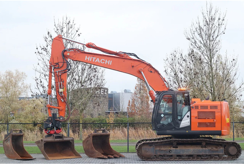 Hitachi ZX225 USRLC-6 | ROTOTILT | 3X BUCKET | TOPCON 3D MC GPS - Rupsgraafmachine: afbeelding 1 Hitachi ZX225 USRLC-6 | ROTOTILT | 3X BUCKET | TOPCON 3D MC GPS - Rupsgraafmachine: afbeelding 1