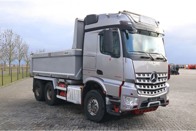 Mercedes-Benz Arocs 2658 2858 | 6X4 EURO 6 BIG AXLES | RETARDER | ENGINE PROBLEM - Kipper vrachtwagen: afbeelding 3 Mercedes-Benz Arocs 2658 2858 | 6X4 EURO 6 BIG AXLES | RETARDER | ENGINE PROBLEM - Kipper vrachtwagen: afbeelding 3