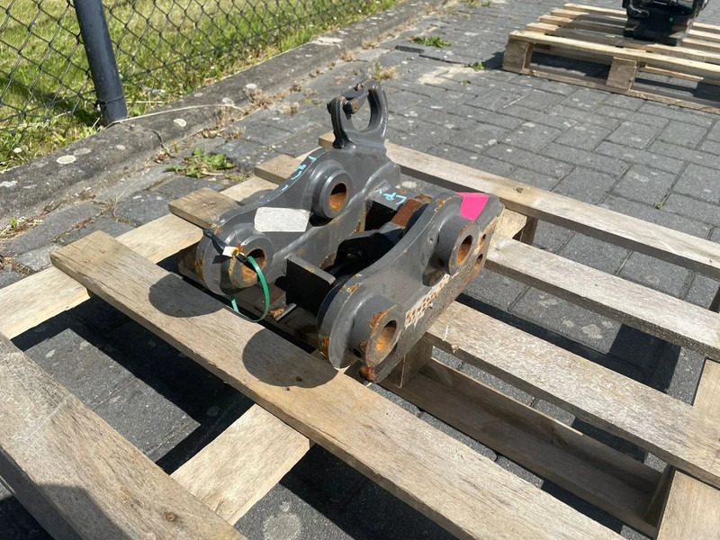 SMP S30 | HALF-AUTO QUICK COUPLER | SNELWISSEL | VOLVO EC18 - Sloopschaar voor Bouwmachine: afbeelding 3 SMP S30 | HALF-AUTO QUICK COUPLER | SNELWISSEL | VOLVO EC18 - Sloopschaar voor Bouwmachine: afbeelding 3