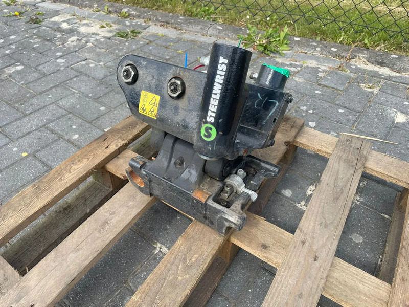 STEELWRIST TCX S30 - 180 MEC | TILT COUPLER | TILTING COUPLER | NEW / UNUSED - Draaikantelstuk voor Bouwmachine: afbeelding 1 STEELWRIST TCX S30 - 180 MEC | TILT COUPLER | TILTING COUPLER | NEW / UNUSED - Draaikantelstuk voor Bouwmachine: afbeelding 1