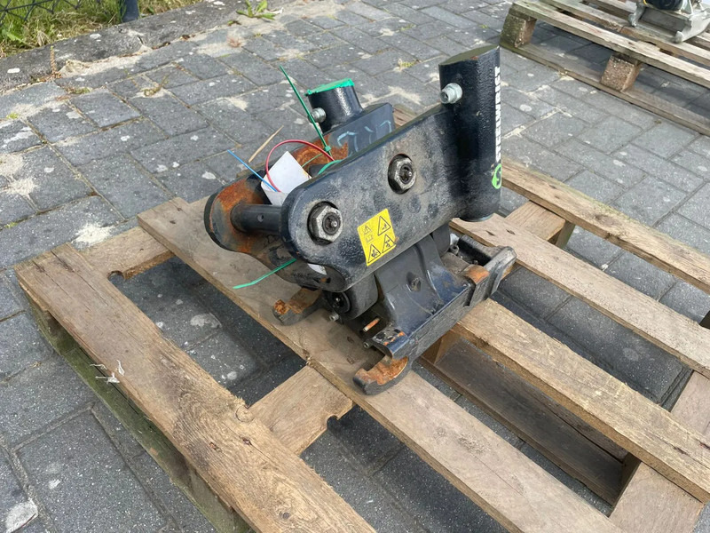 STEELWRIST TCX S30 - 180 MEC | TILT COUPLER | TILTING COUPLER | NEW / UNUSED - Draaikantelstuk voor Bouwmachine: afbeelding 3 STEELWRIST TCX S30 - 180 MEC | TILT COUPLER | TILTING COUPLER | NEW / UNUSED - Draaikantelstuk voor Bouwmachine: afbeelding 3