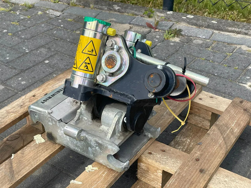 STEELWRIST TMX S30 -180HA | TILT QUICKCOUPLER | TILTING COUPLER | NEW - Draaikantelstuk voor Bouwmachine: afbeelding 1 STEELWRIST TMX S30 -180HA | TILT QUICKCOUPLER | TILTING COUPLER | NEW - Draaikantelstuk voor Bouwmachine: afbeelding 1