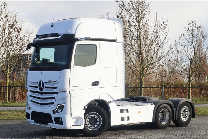 Mercedes-Benz Actros 2553 | 6X2 | 33.000 KM! | RETARDER | EURO 6 | FULL AIR - Trekker: afbeelding 1 Mercedes-Benz Actros 2553 | 6X2 | 33.000 KM! | RETARDER | EURO 6 | FULL AIR - Trekker: afbeelding 1