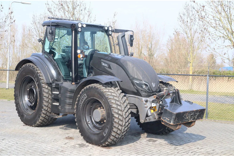 Valtra T234 D UNLIMITED | FRONT PTO | 53 KM/H | FULL OPTION - Tractor: afbeelding 5 Valtra T234 D UNLIMITED | FRONT PTO | 53 KM/H | FULL OPTION - Tractor: afbeelding 5