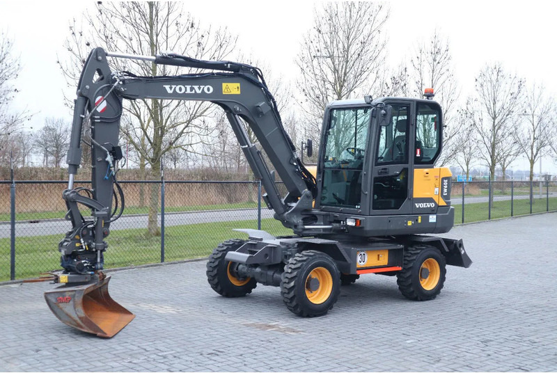 Volvo EW60E | DEMO | 30 KM/H | ROTOTILT + GRIPPER | BUCKET - Mobiele graafmachine: afbeelding 2 Volvo EW60E | DEMO | 30 KM/H | ROTOTILT + GRIPPER | BUCKET - Mobiele graafmachine: afbeelding 2