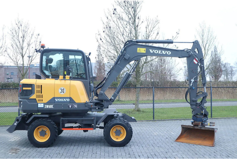 Volvo EW60E | DEMO | 30 KM/H | ROTOTILT + GRIPPER | BUCKET - Mobiele graafmachine: afbeelding 4 Volvo EW60E | DEMO | 30 KM/H | ROTOTILT + GRIPPER | BUCKET - Mobiele graafmachine: afbeelding 4