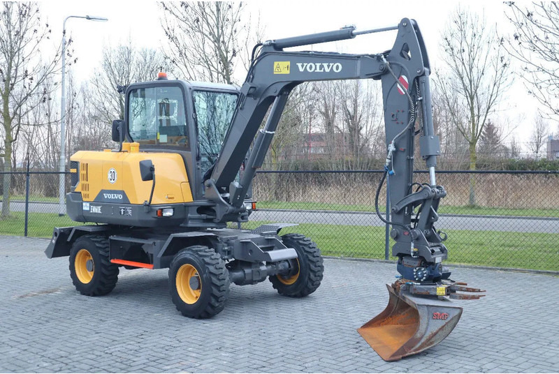 Volvo EW60E | DEMO | 30 KM/H | ROTOTILT + GRIPPER | BUCKET - Mobiele graafmachine: afbeelding 5 Volvo EW60E | DEMO | 30 KM/H | ROTOTILT + GRIPPER | BUCKET - Mobiele graafmachine: afbeelding 5