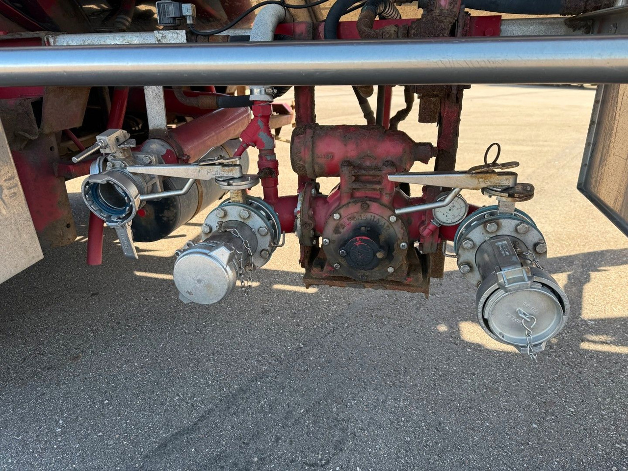 Burg 3 axle 3 compartments 32.200 L ADR - Tankoplegger: afbeelding 5 Burg 3 axle 3 compartments 32.200 L ADR - Tankoplegger: afbeelding 5