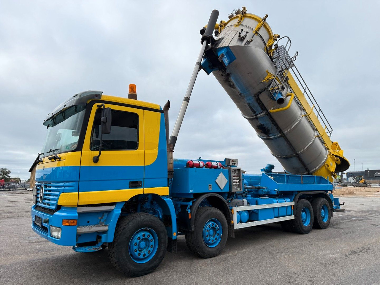 Mercedes-Benz Actros 4140 8x4 KOKS MEGAVAC 8000 ADR Dry Vac - Vacuümwagen: afbeelding 5 Mercedes-Benz Actros 4140 8x4 KOKS MEGAVAC 8000 ADR Dry Vac - Vacuümwagen: afbeelding 5