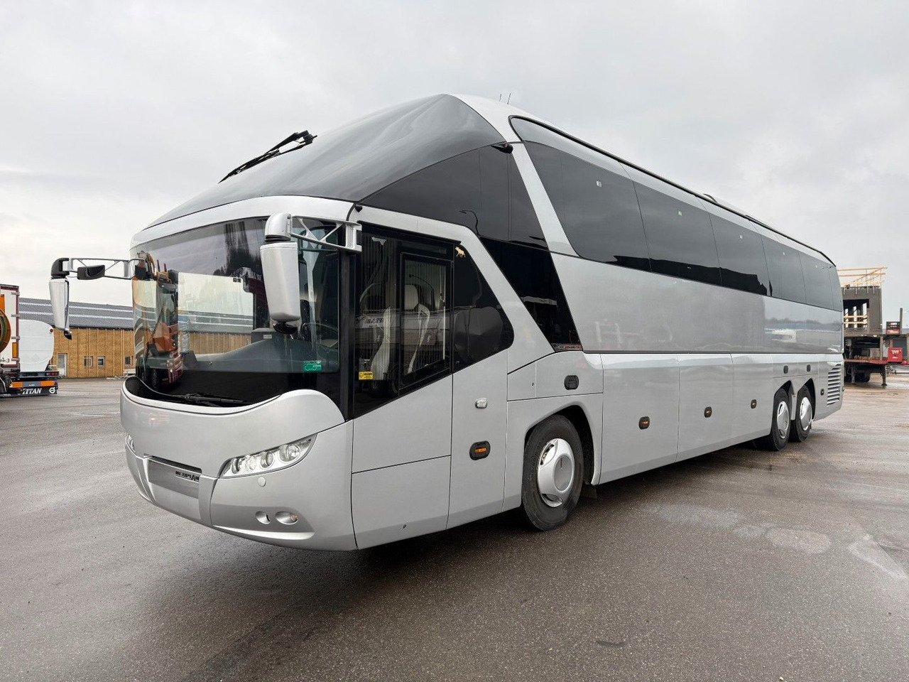 Neoplan Starliner N 5218 Euro 6 - Touringcar: afbeelding 1 Neoplan Starliner N 5218 Euro 6 - Touringcar: afbeelding 1