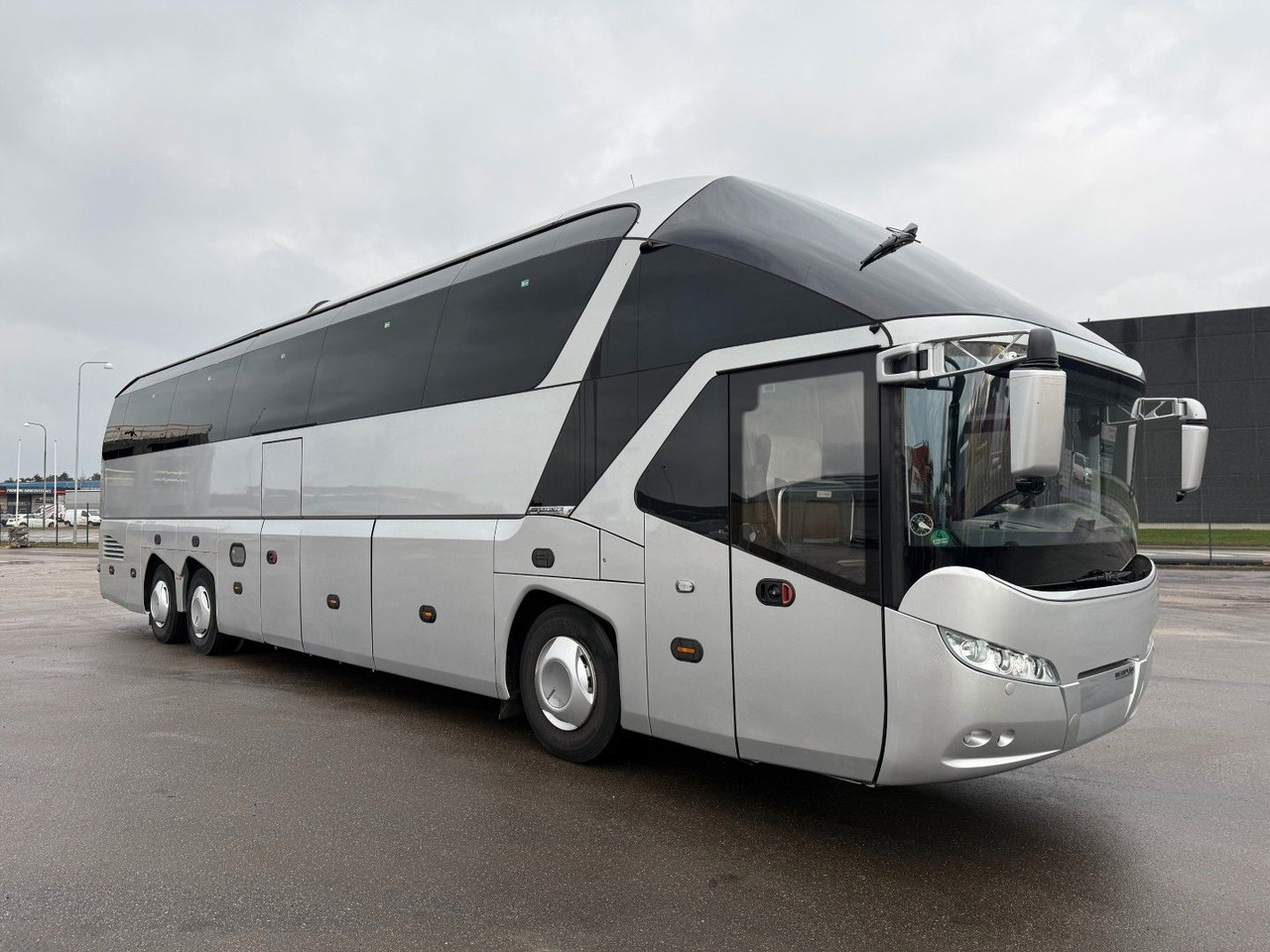 Neoplan Starliner N 5218 Euro 6 - Touringcar: afbeelding 2 Neoplan Starliner N 5218 Euro 6 - Touringcar: afbeelding 2
