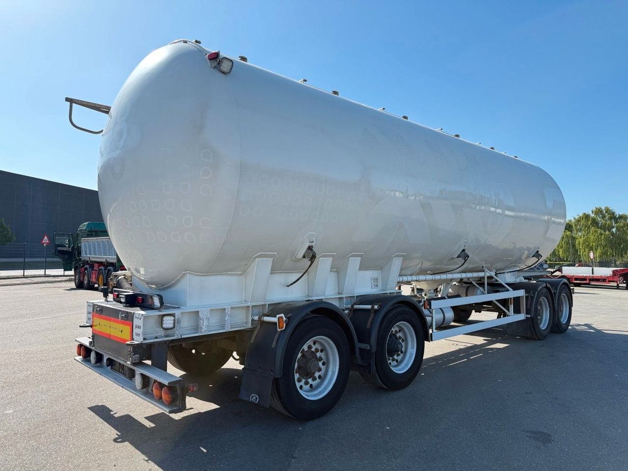 P4T30 4 axle 42 m3 Alu Silo tank - Tank aanhanger: afbeelding 3 P4T30 4 axle 42 m3 Alu Silo tank - Tank aanhanger: afbeelding 3